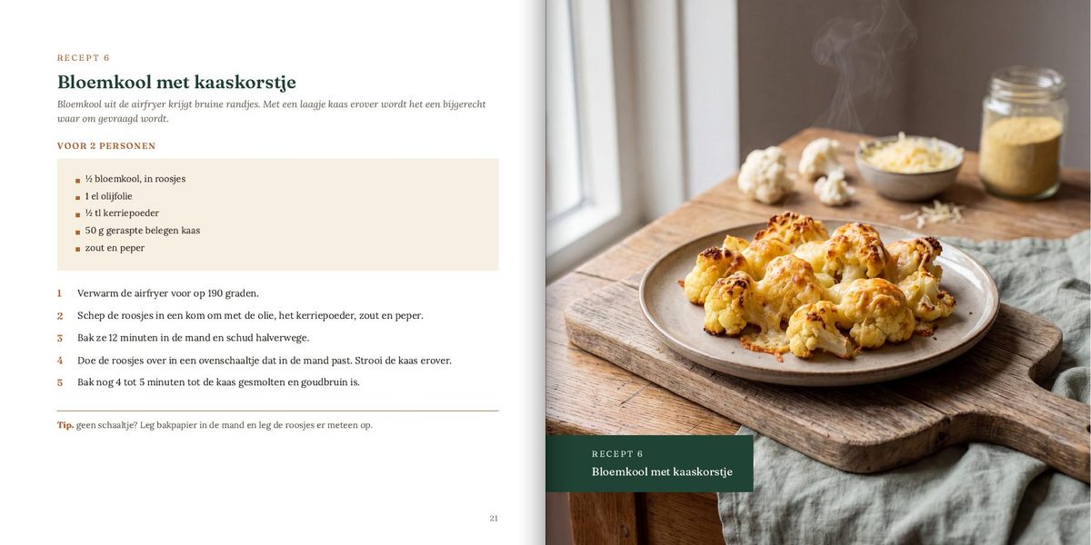 Twee bladzijden uit het boek: een recept met de foto ernaast